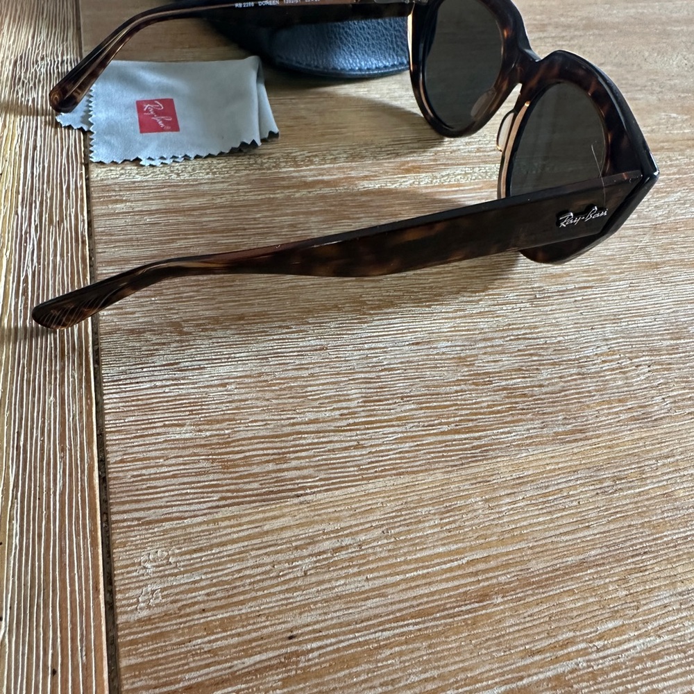 Ray Ban Doreen Sunglasses - Picture 4 of 5
